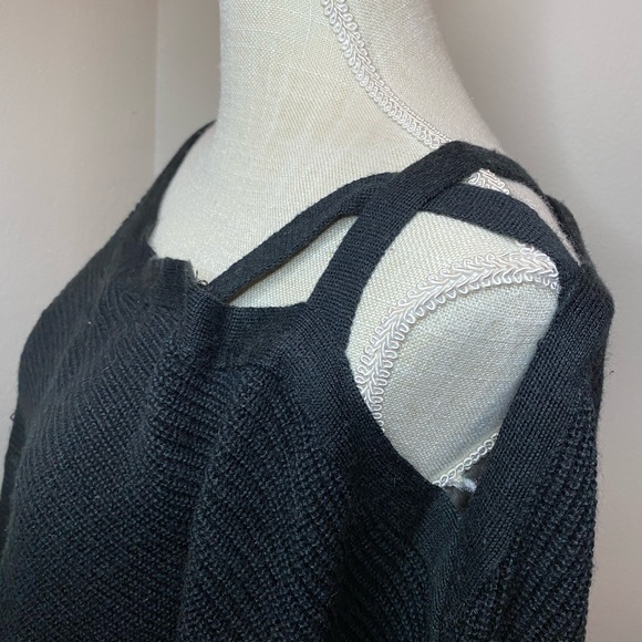 Accessory Street Black One Shoulder Cold Shoulder Poncho - Picture 4 of 9